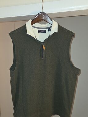 Roundtree & Yorke Olive Green Quarter-Zip Sleeveless Pullover